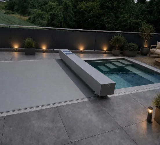 Terrasse mit Pool