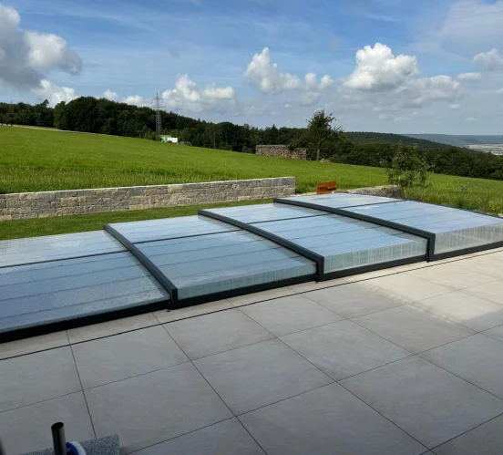 Terrasse mit Pool